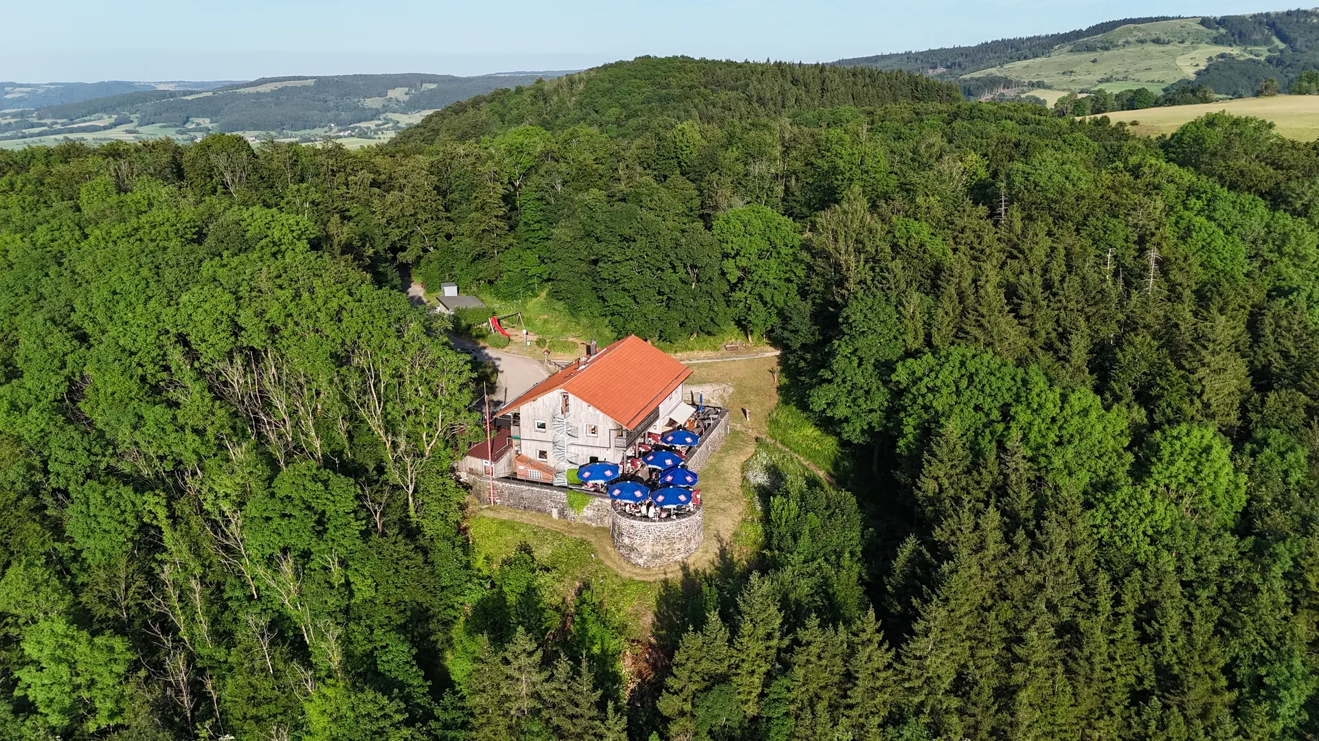 Enzianhütte, Weiherberg, Rhön, Luftaufnahme | © DAV Sektion Fulda/Johannes Schmidt
