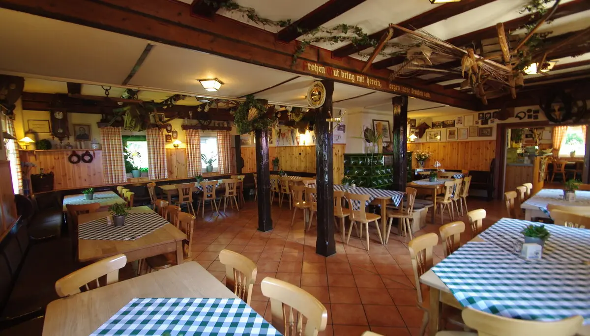 Enzianhütte, Weiherberg, Rhön, Gaststube | © Thomas Noll