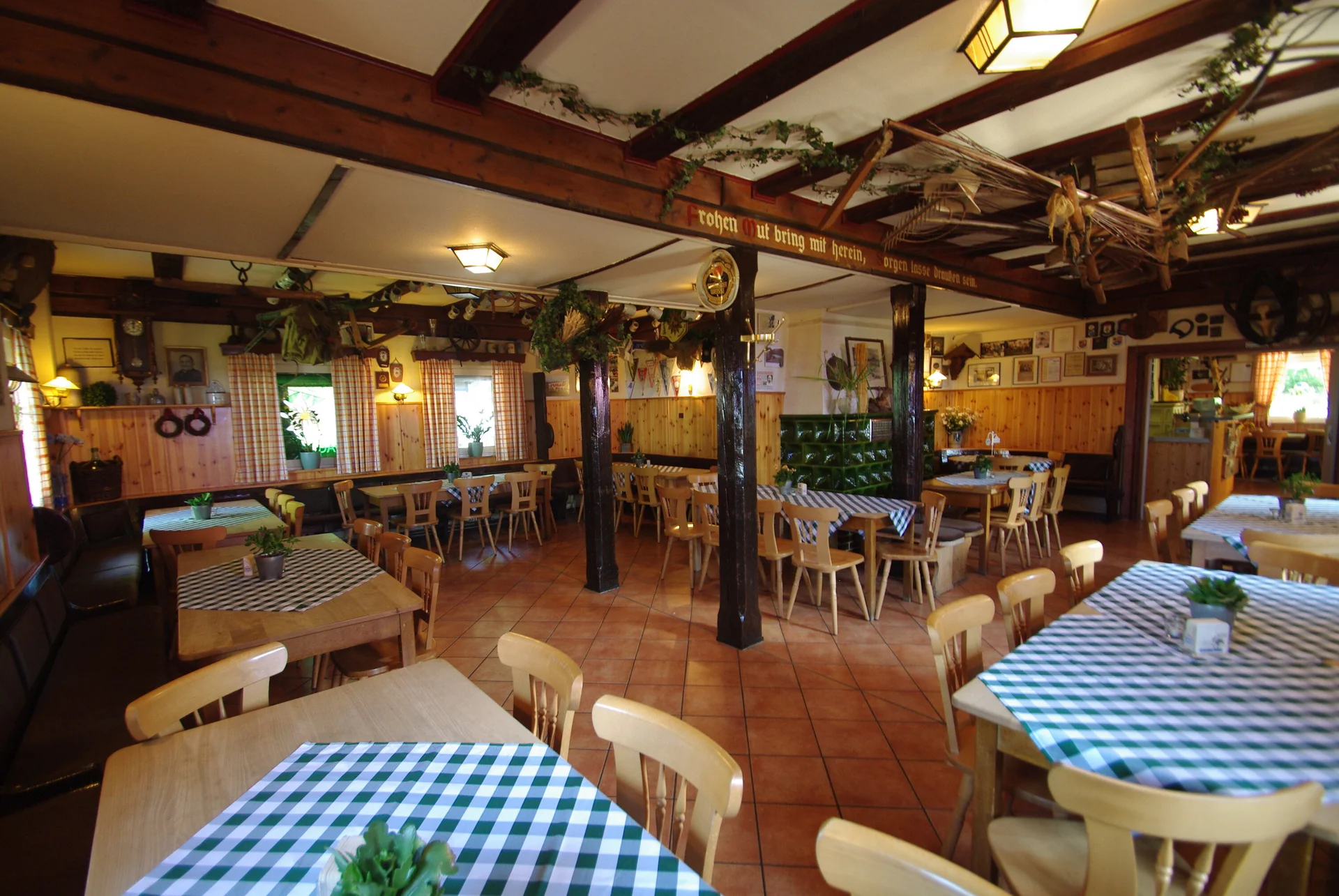 Enzianhütte, Weiherberg, Rhön, Gaststube | © Thomas Noll