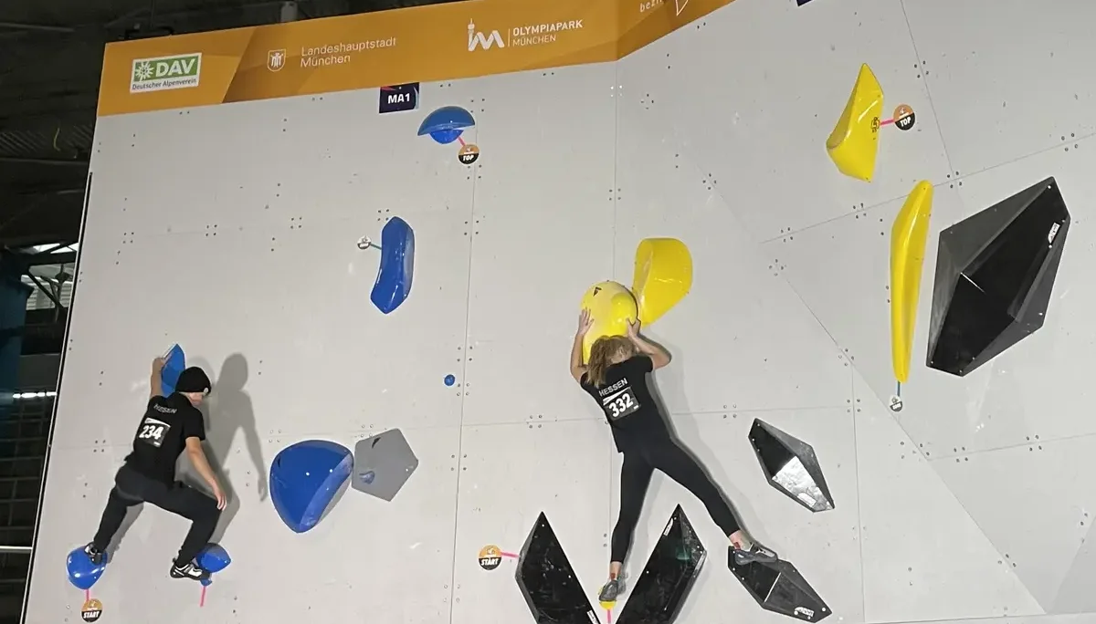 Hannes und Cara werden in den anspruchsvollen Bouldern stark herausgefordert | © DAV Sektion Fulda