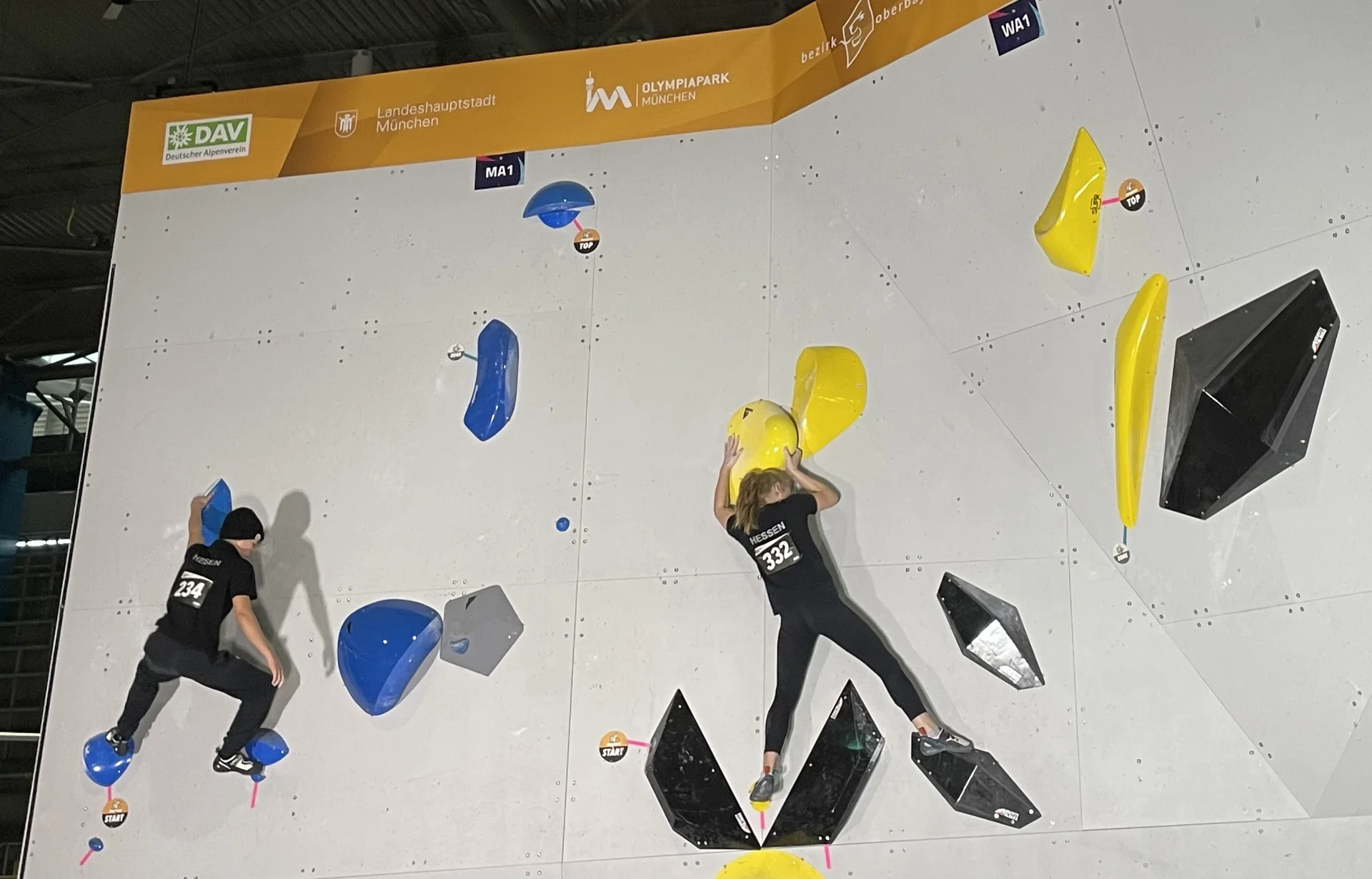 Hannes und Cara werden in den anspruchsvollen Bouldern stark herausgefordert | © DAV Sektion Fulda