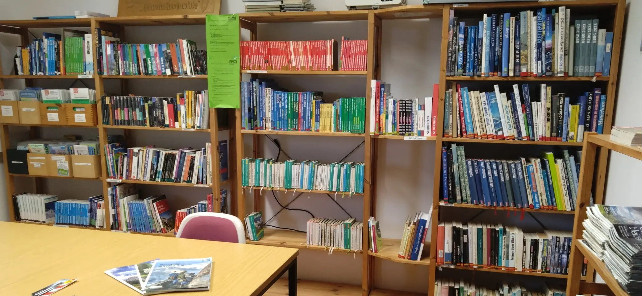 DAV Fulda Blick in die Bibliothek | © DAV Sektion Fulda